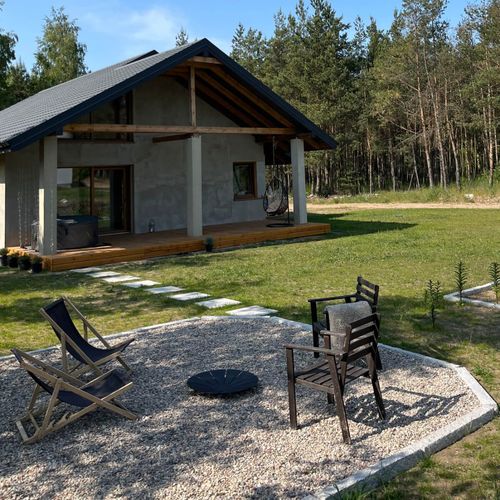Trwałość, estetyka, ponadczasowość. Kamień naturalny w nowoczesnym ogrodzie